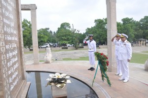 Pakistan Naval Chief pays homage to Sri Lankan war heros